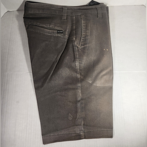 Men's Volcom 9" Distressed Flat Front Shorts - Picture 1 of 6